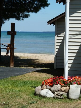 Imagen general del Hotel The Beach House, Mackinaw City. Foto 12