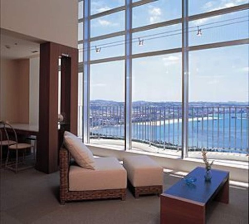 Imagen de la habitación del Hotel The Beach Tower Okinawa. Foto 13