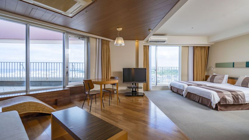 Imagen de la habitación del Hotel The Beach Tower Okinawa. Foto 15