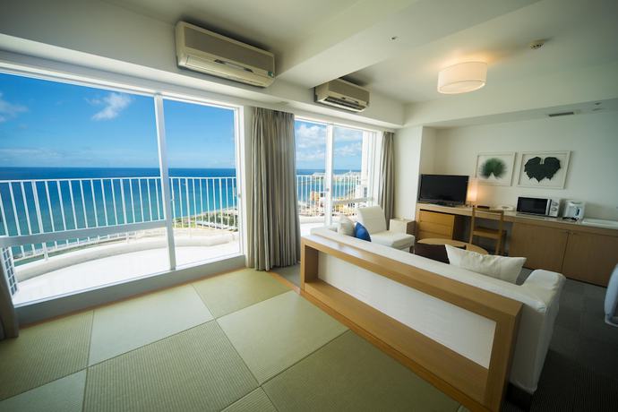 Imagen de la habitación del Hotel The Beach Tower Okinawa. Foto 16