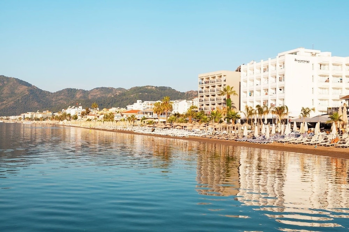 Imagen general del Hotel The Beachfront Adult Only 16 Plus. Foto 1