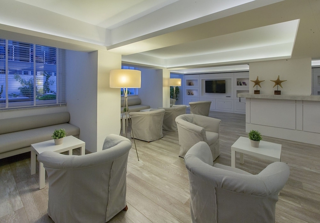 Imagen de los interiores del Hotel The Beachfront Adult Only 16 Plus. Foto 16