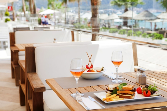 Imagen del bar/restaurante del Hotel The Beachfront Adult Only 16 Plus. Foto 3