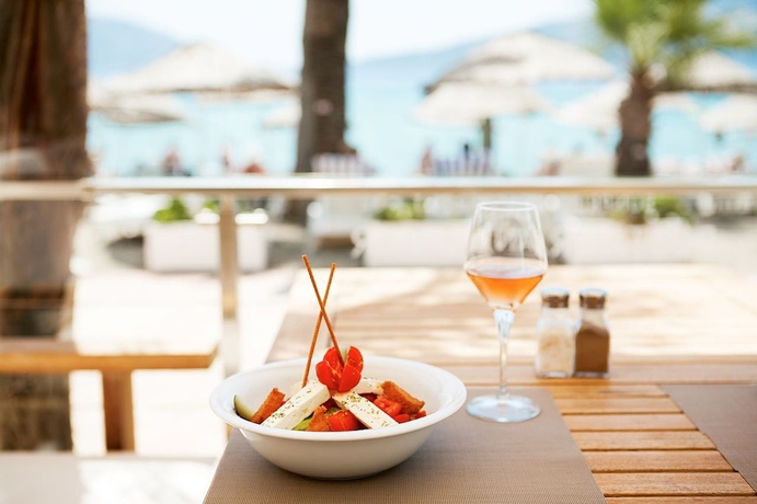 Imagen del bar/restaurante del Hotel The Beachfront Adult Only 16 Plus. Foto 4