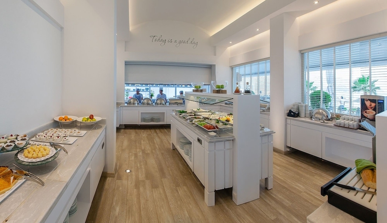 Imagen del bar/restaurante del Hotel The Beachfront Adult Only 16 Plus. Foto 6