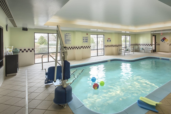 Imagen de la piscina del Hotel The Beacon Charlotte Airport. Foto 19