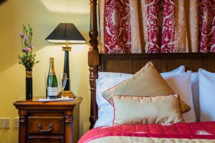 Imagen de la habitación del Hotel The Bear, Cowbridge. Foto 5
