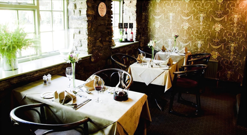 Imagen del bar/restaurante del Hotel The Bear , Crickhowell. Foto 3
