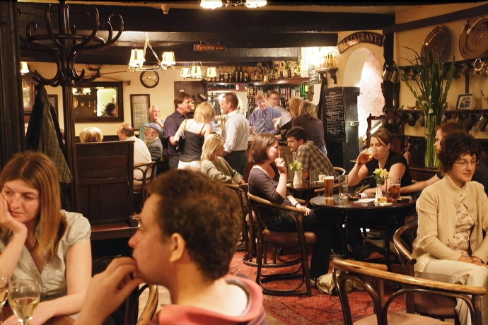 Imagen del bar/restaurante del Hotel The Bear , Crickhowell. Foto 4