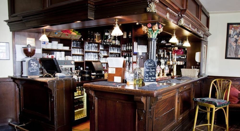 Imagen del bar/restaurante del Hotel The Bear , Crickhowell. Foto 6