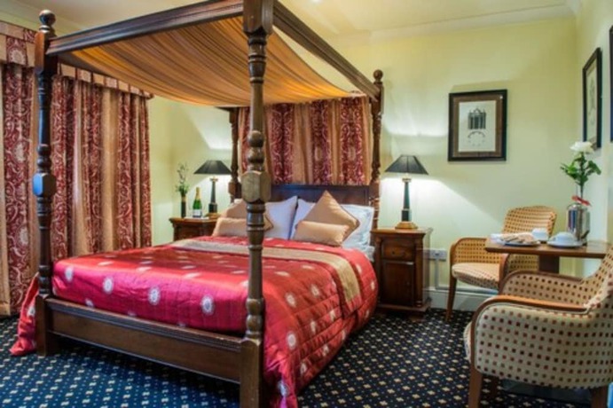 Imagen de la habitación del Hotel The Bear. Foto 18