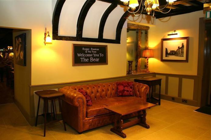 Imagen de los interiores del Hotel The Bear by Greene King Inns. Foto 19