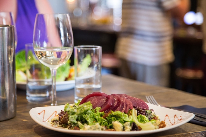 Imagen del bar/restaurante del Hotel The Bedford Arms. Foto 11