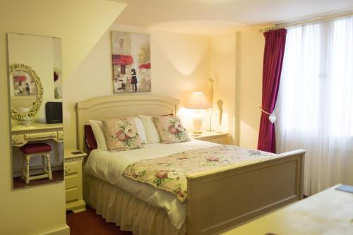 Imagen de la habitación del Hotel The Bell. Foto 7