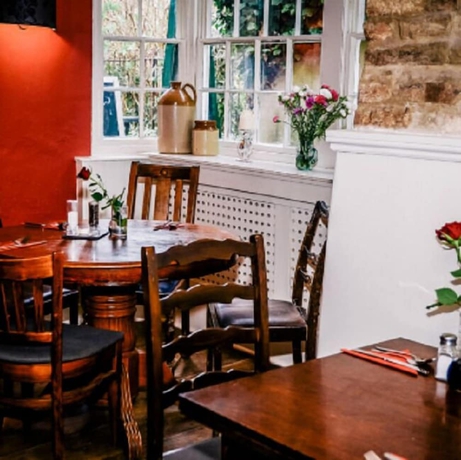 Imagen del bar/restaurante del Hotel The Bell Inn Charlbury. Foto 3