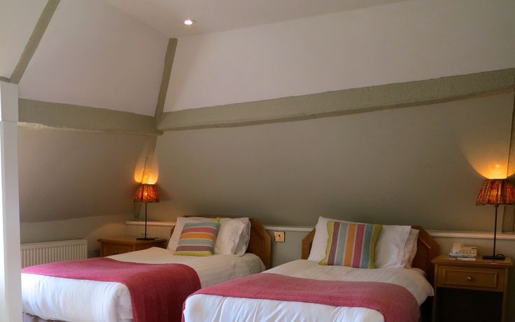 Imagen del bar/restaurante del Hotel The Bell Inn, Lyndhurst. Foto 2