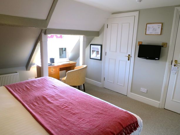 Imagen del bar/restaurante del Hotel The Bell Inn, Lyndhurst. Foto 3