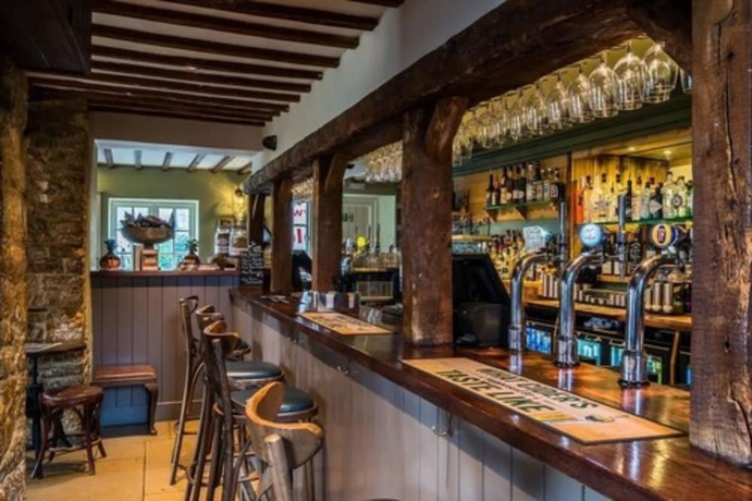 Imagen del bar/restaurante del Hotel The Bell at Stow. Foto 8