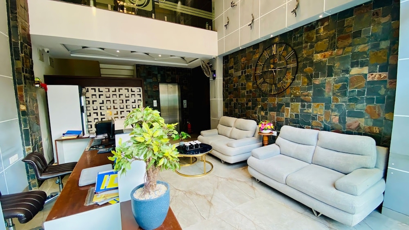 Imagen de los interiores del Hotel The Bellevue, Indore. Foto 10