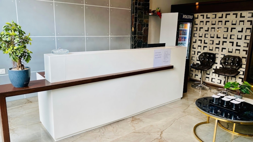 Imagen de los interiores del Hotel The Bellevue, Indore. Foto 12