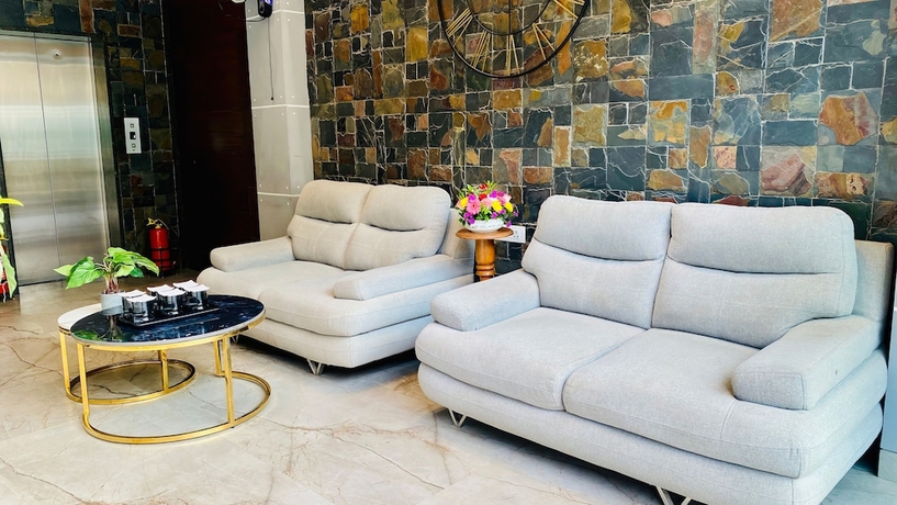 Imagen de los interiores del Hotel The Bellevue, Indore. Foto 14