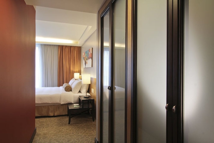 Imagen de la habitación del Hotel The Bellevue Manila. Foto 6