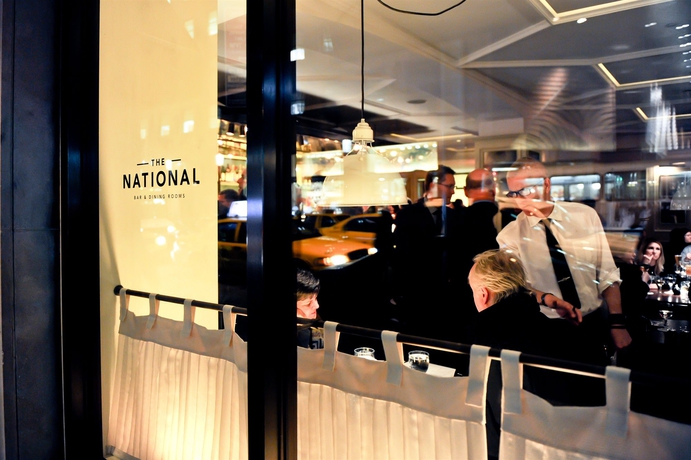 Imagen del bar/restaurante del Hotel The Benjamin Royal Sonesta New York. Foto 6