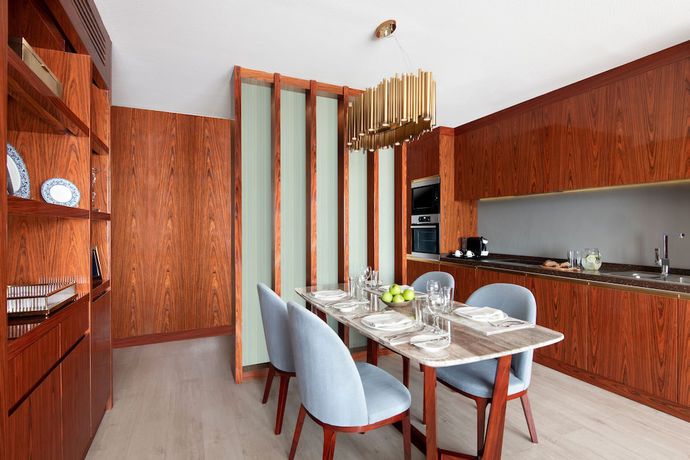 Imagen de la habitación del Hotel The Bentley Luxury and Suites. Foto 5