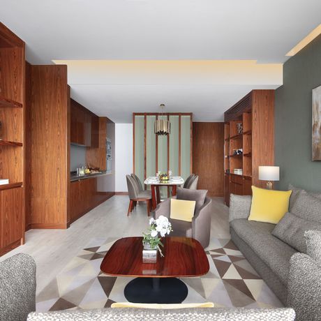 Imagen de la habitación del Hotel The Bentley Luxury and Suites. Foto 10
