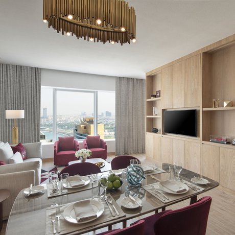 Imagen de la habitación del Hotel The Bentley Luxury and Suites. Foto 11