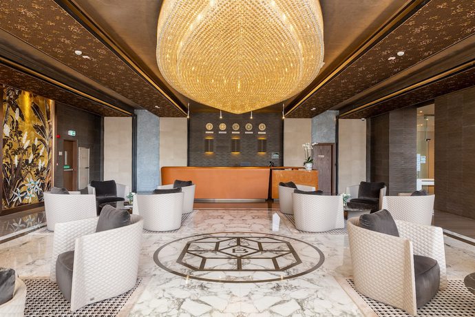 Imagen de los interiores del Hotel The Bentley Luxury and Suites. Foto 20