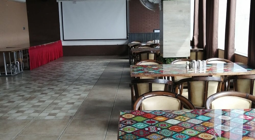 Imagen del bar/restaurante del Hotel The Bentree, Bhopal. Foto 1