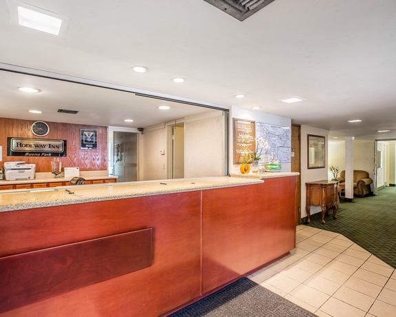 Imagen de los interiores del Hotel The Berry Inn, Buena Park. Foto 9