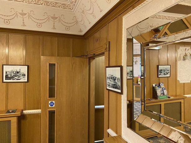 Imagen de los interiores del Hotel The Bessemer Carvery and Grill. Foto 20
