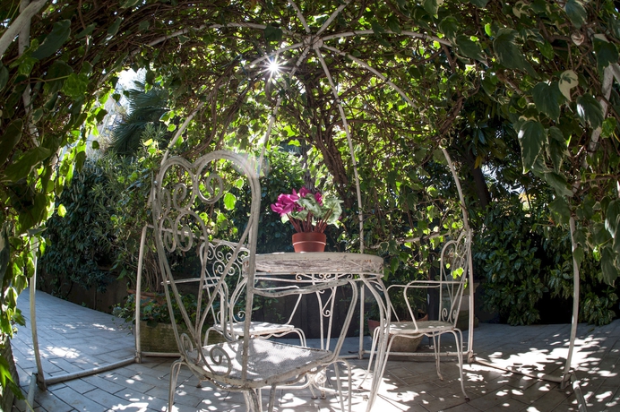 Imagen de los exteriores del Hotel The Best. Foto 15