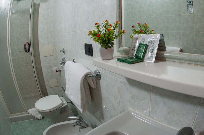 Imagen de la habitación del Hotel The Best. Foto 11