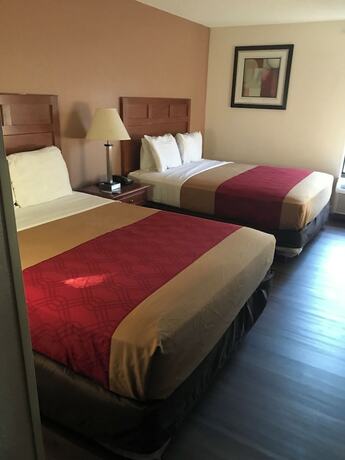 Imagen de la habitación del Hotel The Best Inn and Suites. Foto 6