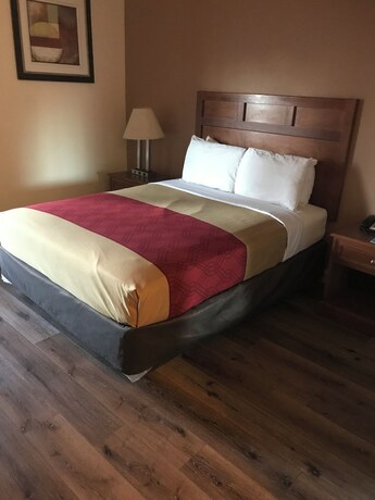 Imagen de la habitación del Hotel The Best Inn and Suites. Foto 8