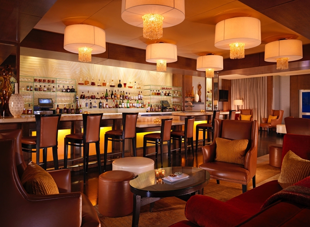 Imagen del bar/restaurante del Hotel The Beverly Hills. Foto 5