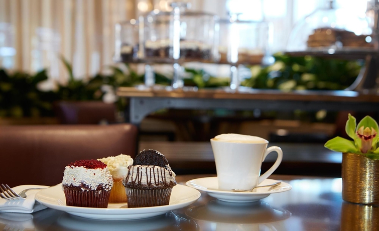 Imagen del bar/restaurante del Hotel The Beverly Hilton. Foto 3