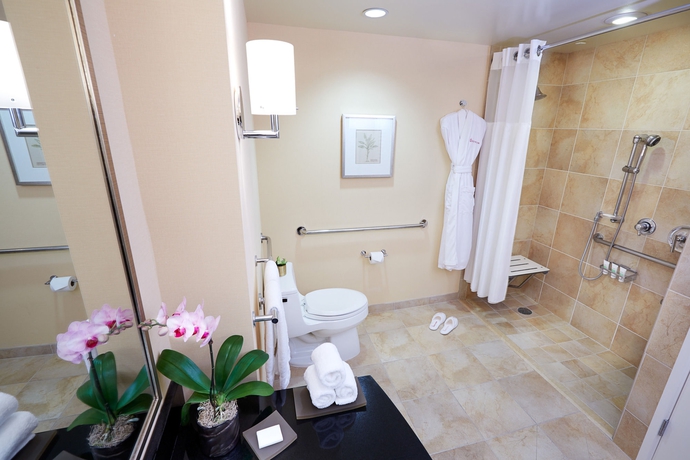 Imagen de la habitación del Hotel The Beverly Hilton. Foto 11