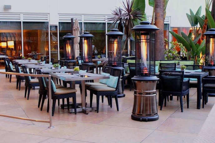 Imagen del bar/restaurante del Hotel The Beverly Hilton. Foto 4