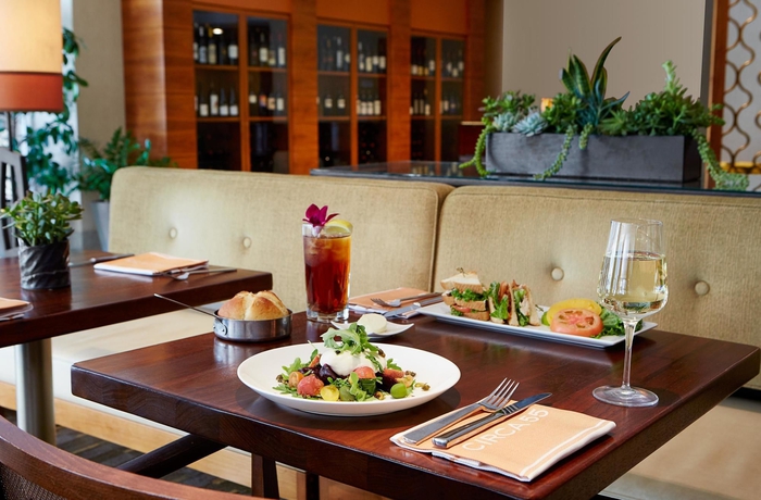 Imagen del bar/restaurante del Hotel The Beverly Hilton. Foto 9