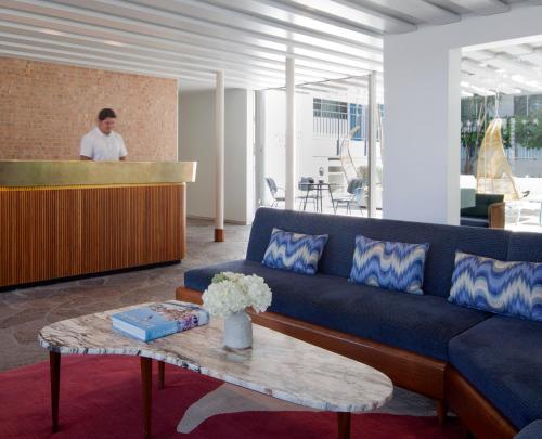 Imagen de los interiores del Hotel The Beverly Laurel at West Hollywood. Foto 9