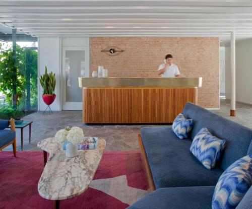 Imagen de los interiores del Hotel The Beverly Laurel at West Hollywood. Foto 10