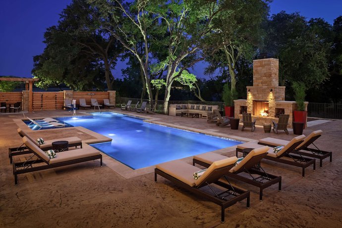 Imagen de la piscina del Hotel The Bevy Boerne, a DoubleTree by Hilton. Foto 20