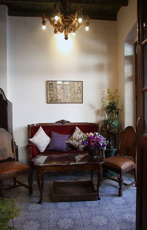 Imagen de los interiores del Hotel The Bhuthorn Bed and Breakfast. Foto 16