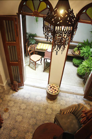 Imagen de los interiores del Hotel The Bhuthorn Bed and Breakfast. Foto 17