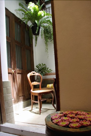 Imagen de los interiores del Hotel The Bhuthorn Bed and Breakfast. Foto 18