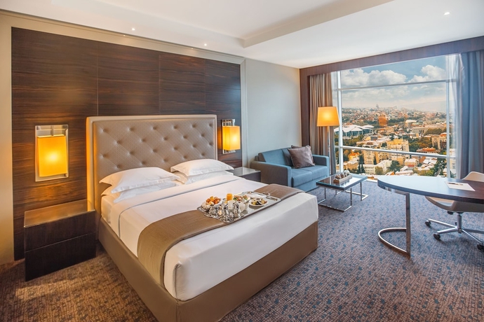 Imagen de la habitación del Hotel The Biltmore Tbilisi. Foto 2